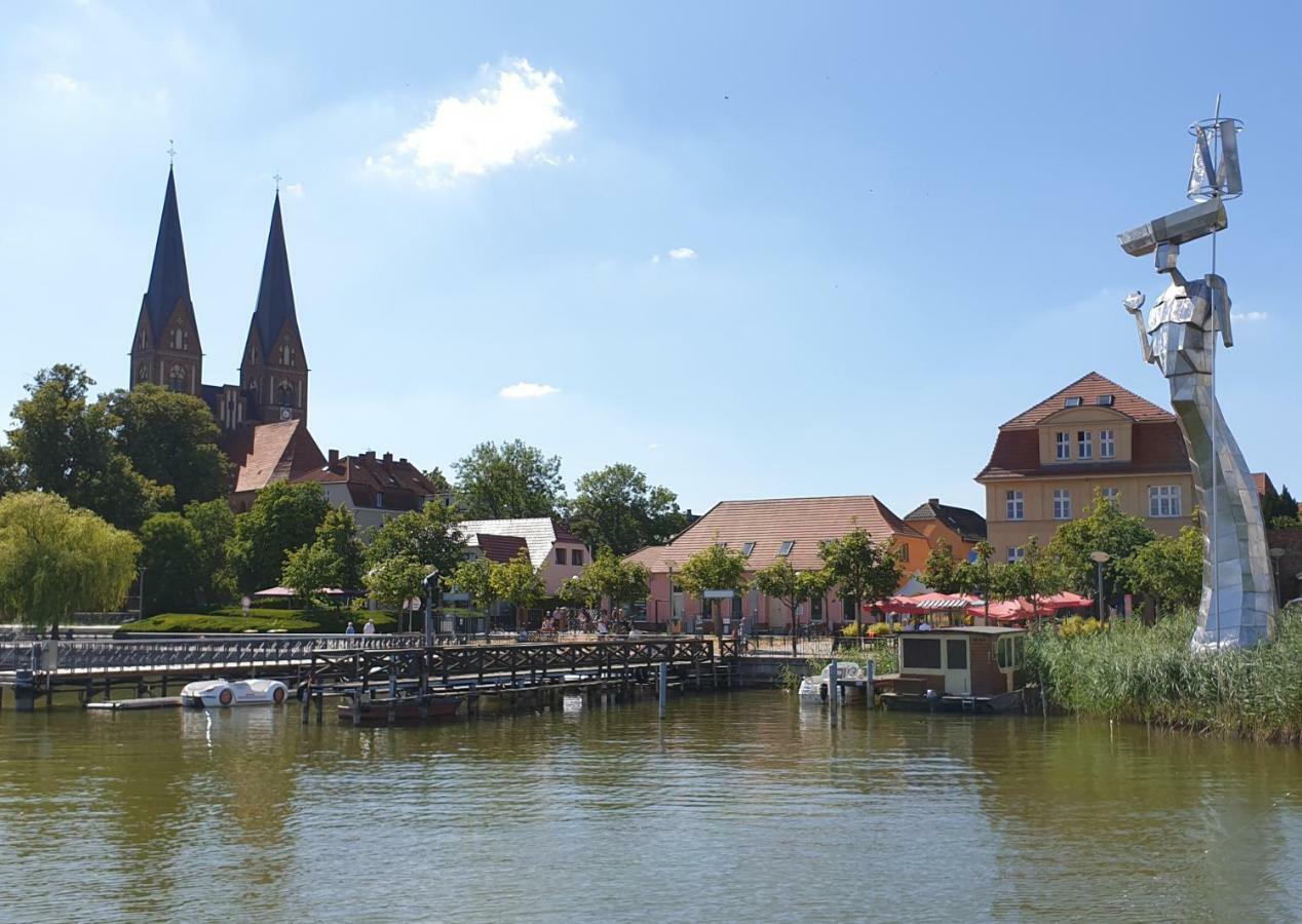 Travel Art Boardinghouse Aparthotel Neuruppin Buitenkant foto