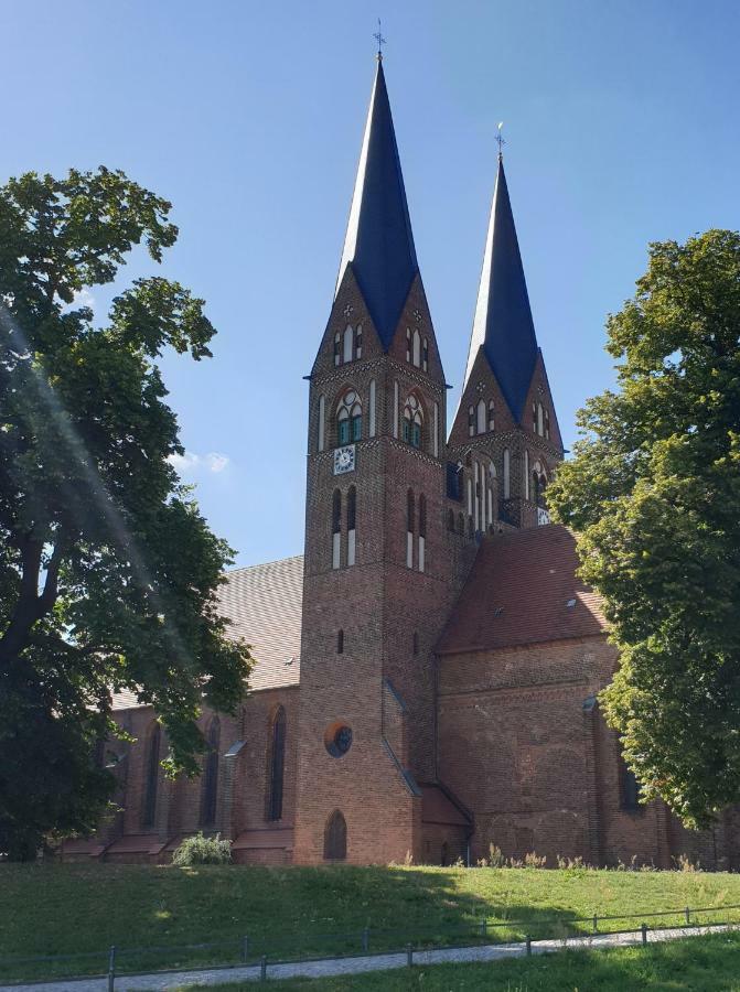 Travel Art Boardinghouse Aparthotel Neuruppin Buitenkant foto